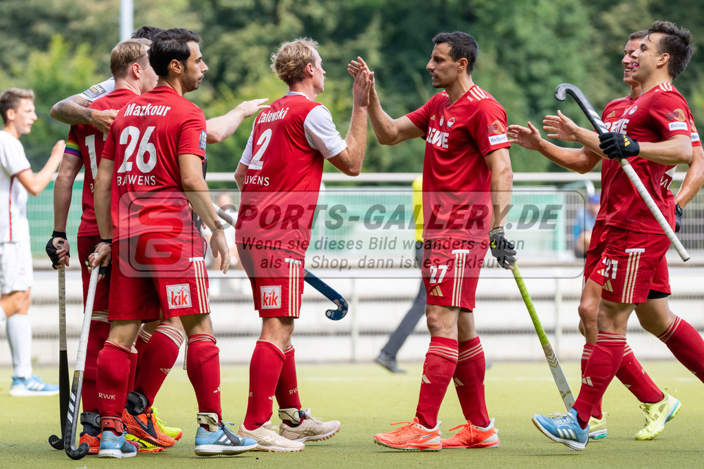 HK_20240907_105342 | 1. Bundesliga Herren RW Köln - Crefelder HTC am 7.9.2024 RW Köln, Köln , Christopher Rühr ( Rot-Weiss Köln #17 ) , Elian Mazkour ( Rot-Weiss Köln #26 ) , Aran Zalewski ( Rot-Weiss Köln #2 ) , Timur Oruz ( Rot-Weiss Köln #27 ) , Phillip Holzmüller (Rot-Weiss Köln #21 )