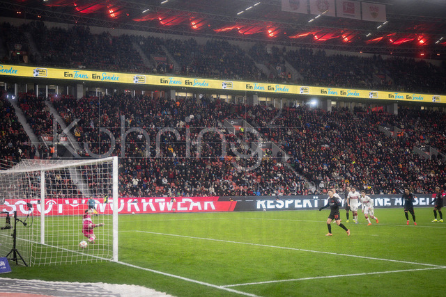 German Bundesliga, Bayer 04 Leverkusen vs. VfB Stuttgart, 10.01.2026 | LEVERKUSEN, GERMANY - JANUARY 10:  Penalty goal: Alejandro Grimaldo (Bayer 04 Leverkusen, 20) during the German Bundesliga match on gameday 16 between Bayer 04 Leverkusen vs. VfB Stuttgart at BayArena on January 10, 2026 in Leverkusen, Germany. DFL REGULATIONS PROHIBIT ANY USE OF PHOTOGRAPHS AS IMAGE SEQUENCES AND/OR QUASI-VIDEO.