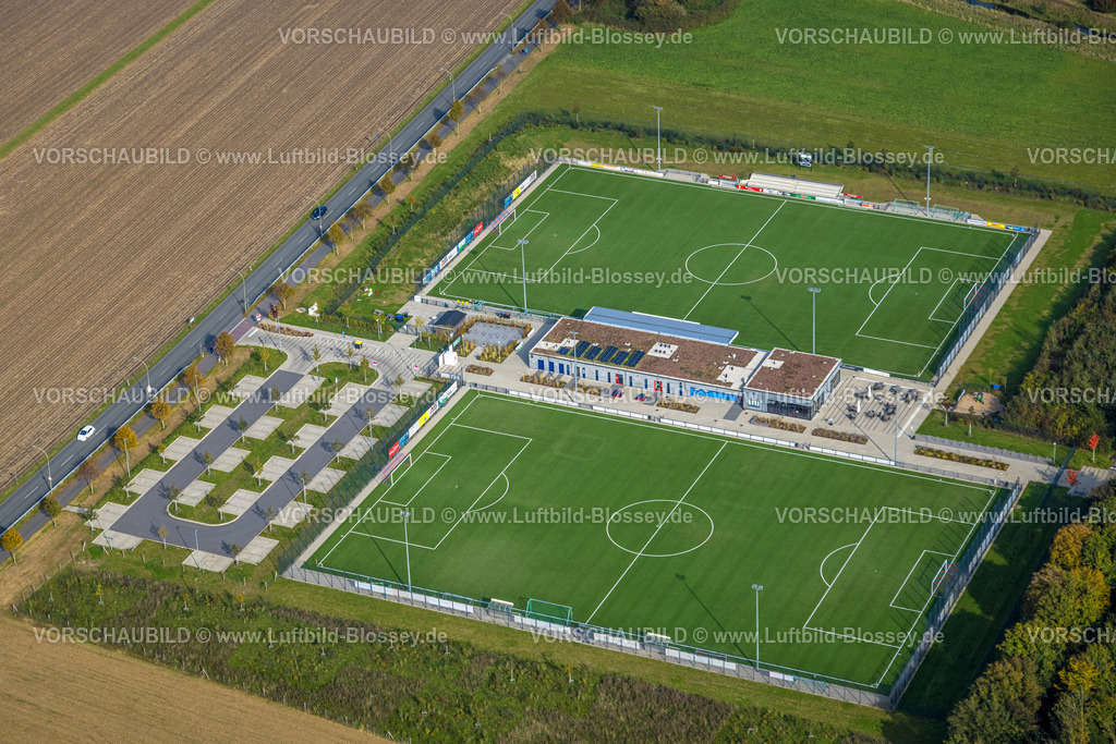 Neukirchen-Vluyn241013295 | Luftbild, zwei neue Sportplätze, Fußballstadion FC Neukirchen-Vluyn 09/21 e.V., Neukirchen, Neukirchen-Vluyn, Ruhrgebiet, Nordrhein-Westfalen, Deutschland