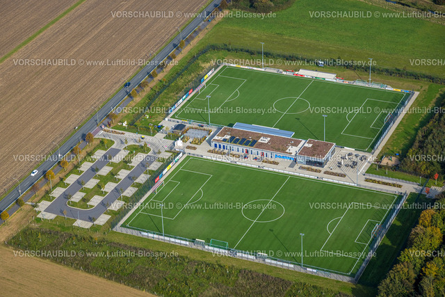 Neukirchen-Vluyn241013295 | Luftbild, zwei neue Sportplätze, Fußballstadion FC Neukirchen-Vluyn 09/21 e.V., Neukirchen, Neukirchen-Vluyn, Ruhrgebiet, Nordrhein-Westfalen, Deutschland