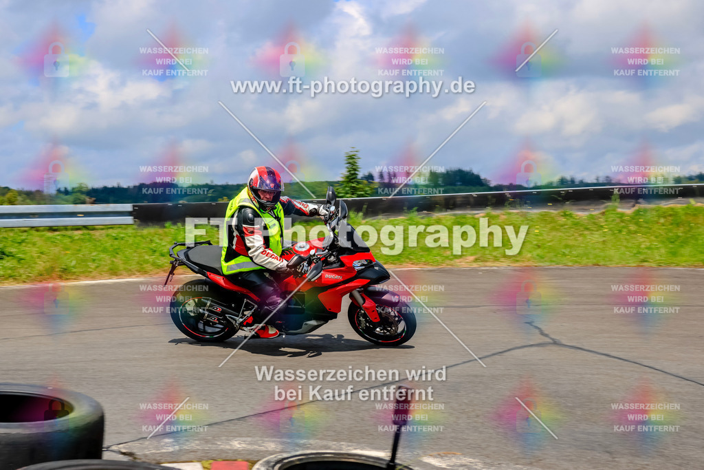 _TCM3327 | Hier findet Ihr Bilder von Touristenfahrten auf der Nürburgring Nordschleife oder von anderen Veranstaltungen die ich besucht habe. Viel Spass beim Durch Schauen 