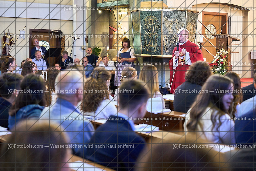 ALP0647_PfarrFirmung Wieselburg_Generalvikar Weiss_Peckerl | (C)FotoLois.com, Alois Spandl, Firmung in der Pfarrkirche Wieselburg mit Generalvikar Dr. Christoph Weiss, Dechant Pfarrer Daniel Kostrzycki und Monignore Franz Dammerer, Sa 15. Juni 2024.