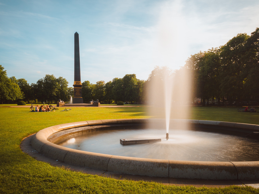 Löwenwall | Entdecke exklusive Fotokunst aus Braunschweig: Bildband, Leinwände, Postkarten, Kalender, digitale Downloads & Bildlizenzen. Jetzt im offiziellen Beautiful Braunschweig Shop! - Realisiert mit Pictrs.com