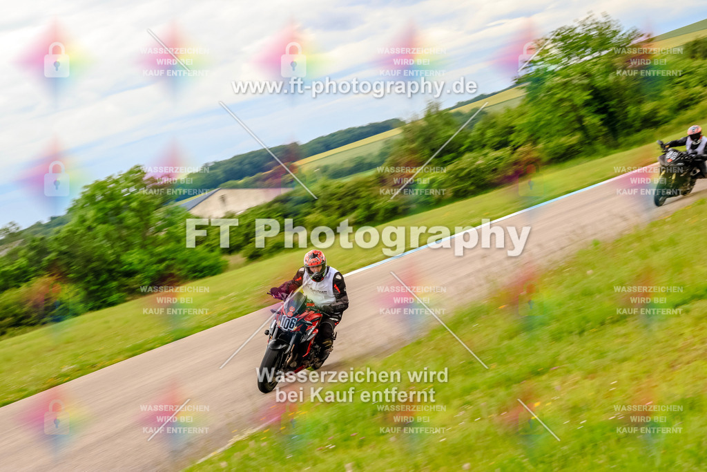 MotoTeam-3323 | Hier findet Ihr Bilder von Touristenfahrten auf der Nürburgring Nordschleife oder von anderen Veranstaltungen die ich besucht habe. Viel Spass beim Durch Schauen 