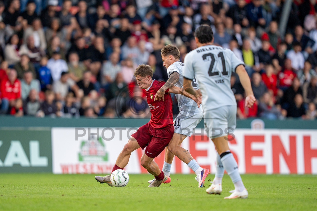 SG Sonnenhof Großaspach vs. Arminia Bielefeld, Fussball, DFB-Pokal, 1. Runde, 22.08.2026 | Christian Mistl (SG Sonnenhof Großaspach, #06),SG Sonnenhof Großaspach vs. Arminia Bielefeld, Fussball, DFB-Pokal, 1. Runde, 22.08.2026,DFB regulations prohibit any use of photographs as image sequences and/or quasi-video
