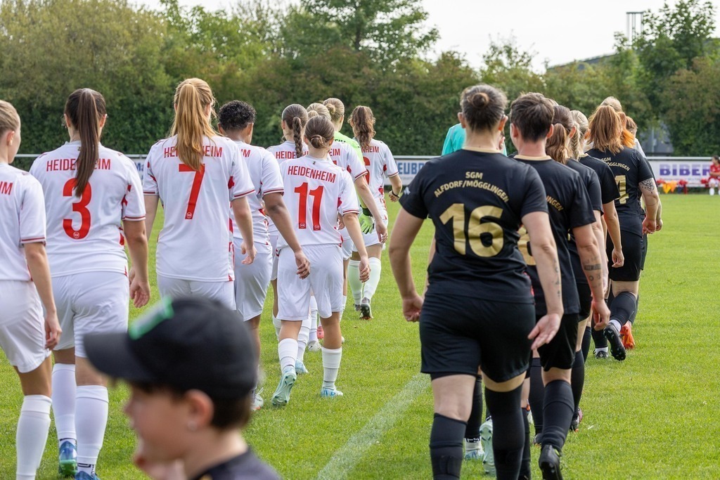 Fußball I FRAUEN I Saison 2025-2026 I Freundschaftsspiel I SGM Alfdorf-Mögglingen - 1FC Heidenheim 1846 I_250817_6925 | Fotopresso – Sportfotografie in Heidenheim & Umgebung. Professionelle Sportfotografie für unvergessliche Momente. Dynamische Action-Shots, emotionale Szenen & hochwertige Bilder. - Realisiert mit Pictrs.com