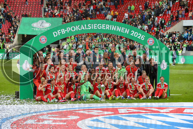 14.05.2026, GER, Fussball, Frauen, DFB-Pokal, Finale, Saison 2025/2026, VfL Wolfsburg - FC Bayern München | die Spielerinnen des FC Bayern München sind DFB-Pokalsiegerinnen 2026