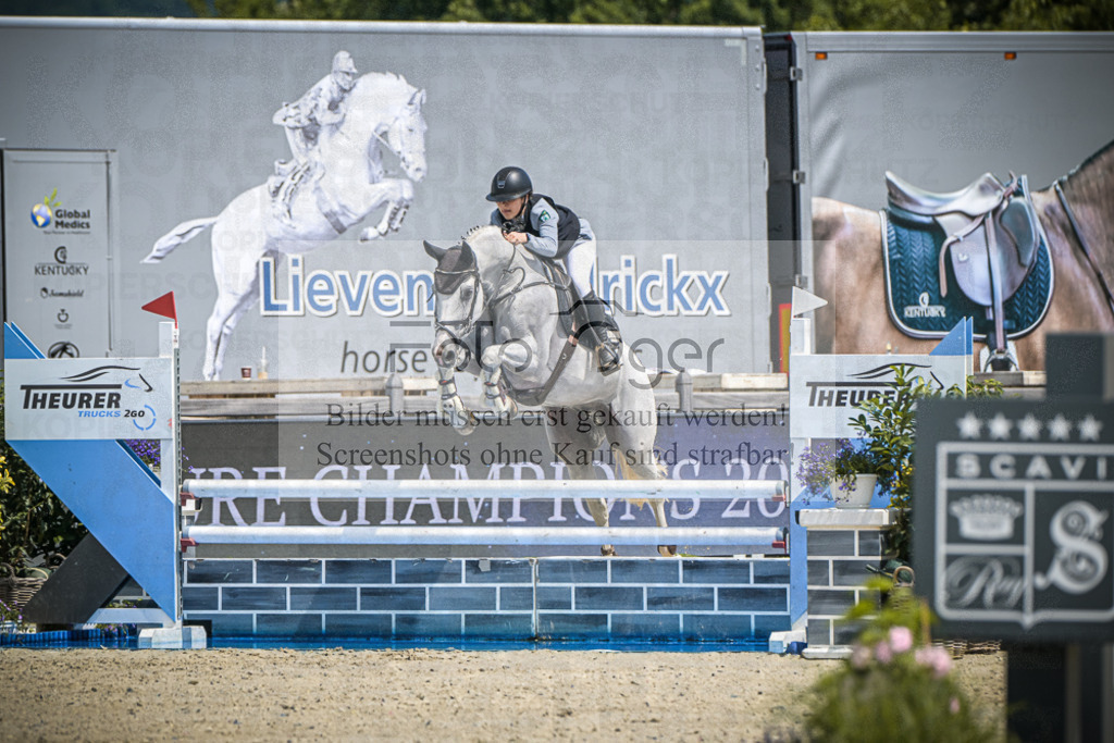 DOS_3557 | Entdecke hochwertige Reitturnierfotos von Foto Oger. Professionell, emotional und authentisch – jetzt Lieblingsmomente im Shop bestellen.Deutschlandweite Turnierfotografie. - Realisiert mit Pictrs.com