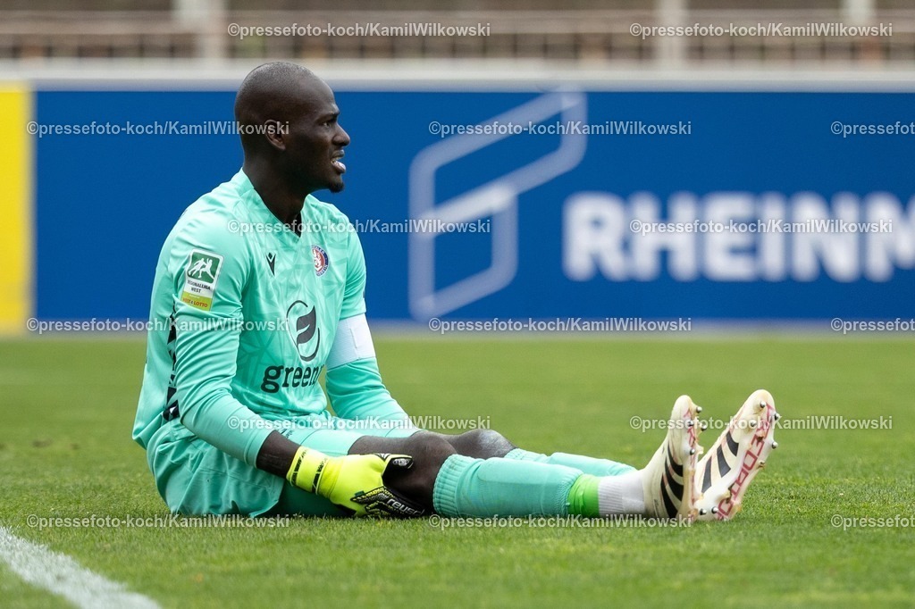 xkwi17082501029 | 17.08.2025, xkwix, Fußball, Regionalliga West, Borussia Dortmund U23 - Wuppertaler SV, Stadion Rote Erde: Michael Luyambula (Wuppertaler SV #24)