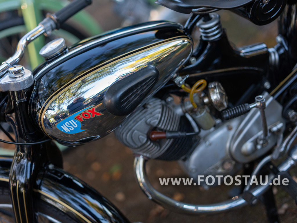 20251018-00081 | Syke Barrien 2025 Oldtimer Treffen - Realisiert mit Pictrs.com