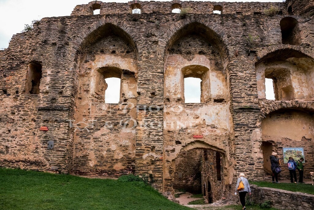 Rheinfels Ritter-3379 | Burg Ruine Rheinfels ist die größte Festungsanlage zwischen Koblenz und Bingen am Oberen Mittelrhein. - Realisiert mit Pictrs.com