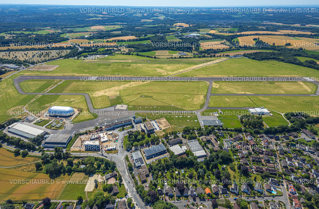 Muelheim230703479 | Luftbild, Flugplatz Essen/Mülheim, Startbahn und Landebahn, Luftschiffhalle, Holthausen - Südost, Mülheim an der Ruhr, Ruhrgebiet, Nordrhein-Westfalen, Deutschland