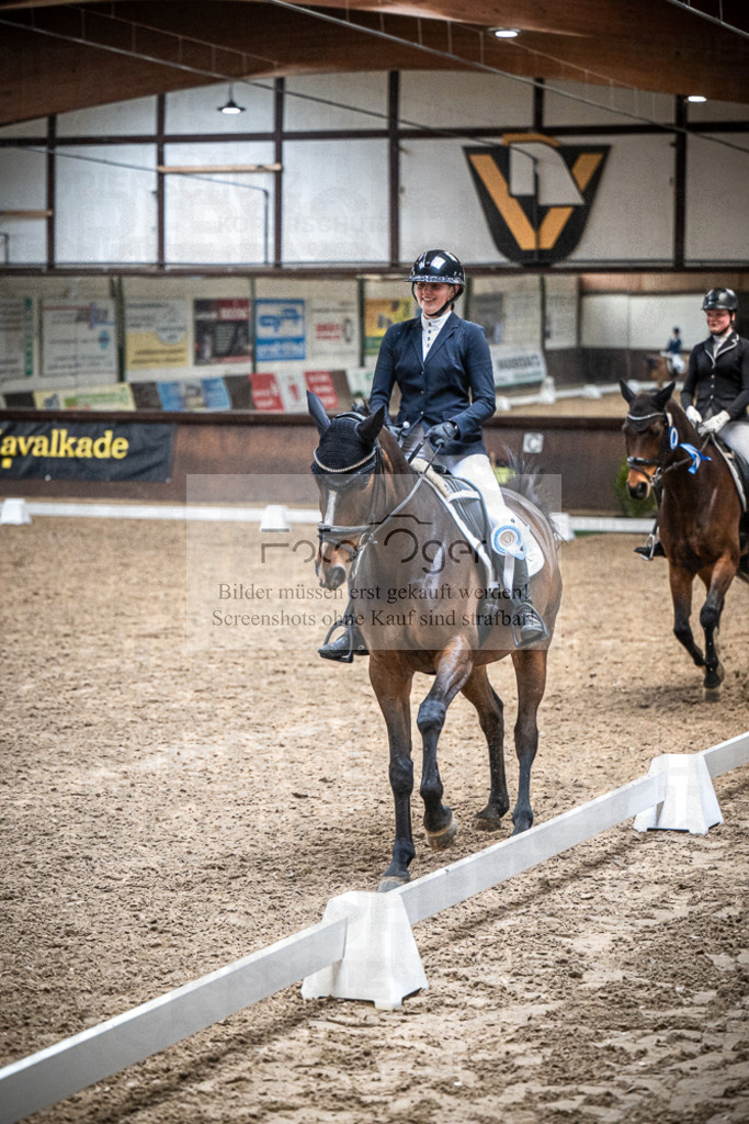 DOS_0109 | Entdecke hochwertige Reitturnierfotos von Foto Oger. Professionell, emotional und authentisch – jetzt Lieblingsmomente im Shop bestellen.Deutschlandweite Turnierfotografie. - Realisiert mit Pictrs.com