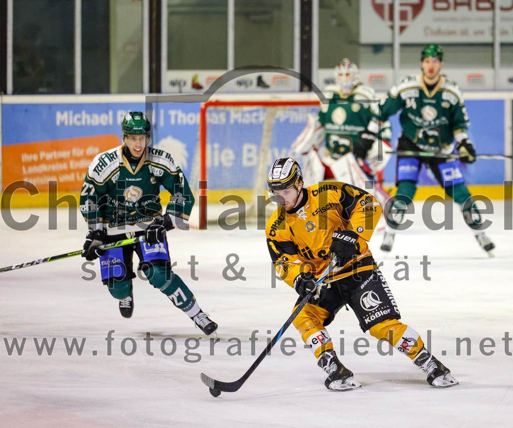 2026-02-27_137_TSV_Erding_gegen_EV_Fuessen | Erding, Deutschland, 27.02.2026:Eishockey, Oberliga Süd 2025 / 2026, 51. Spieltag, TSV Erding gegen EV Füssen, Endergebnis: 2:4Mark Waldhausen (Erding Gladiators, #27), Marek Slavik (EV Füssen, #41)Foto: Christian Riedel / fotografie-riedel.net