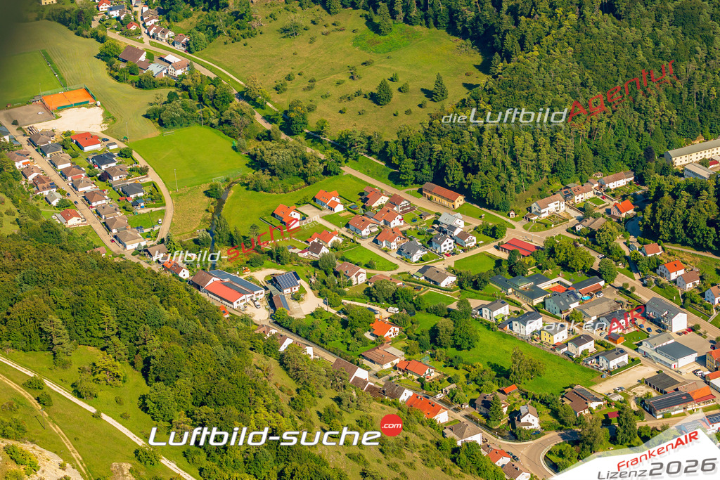 Lichtenberg Mörnsheim Bild- Das Luftbild wurde 2025 vom UL-Flugzeug heraus erstellt ( keine Drohnen Bilder! ) - Hochauflösende Luftaufnahme -Nicht vergleichbar mit Google Maps oder Satelittenbilder- Die Geschenkidee !Mit Lizenz und Bildrechte bestellbar