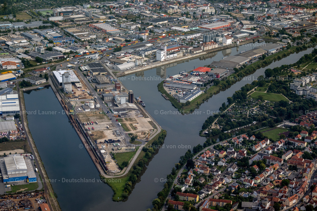 4060116 | BAMBERG 07.09.2021 Kaianlagen und Schiffs- Anlegestellen am Hafenbecken des Binnenhafens an der Regnitz im Ortsteil Gaustadt in Bamberg im Bundesland Bayern. Weiterführende Informationen bei: Bayernhafen GmbH &amp; Co. KG. // Quays and boat moorings at the port of the inland port along the Regnitz in the district Gaustadt in Bamberg in the state Bavaria. Further information at: Bayernhafen GmbH &amp; Co. KG. Foto: Gerhard Launer