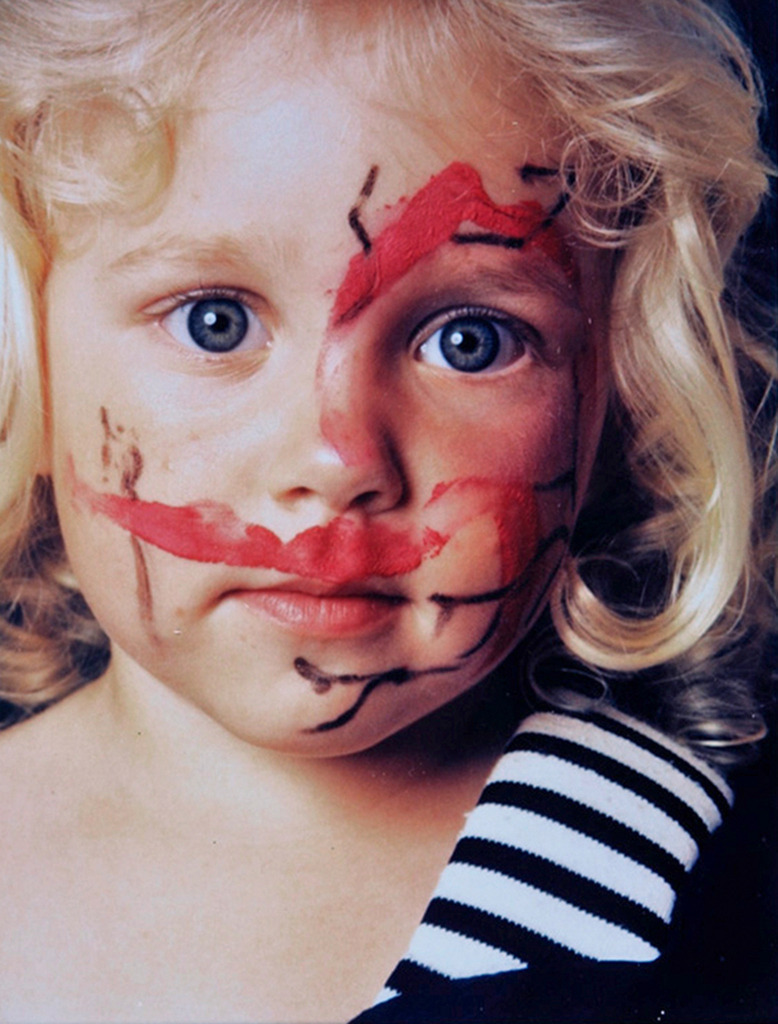 076art_Bee-Braxm__12a | Werk aus  dem Jahr 1994   Nach einer Aktion im Ritterhausmuseum Offenburg. Kunstmaler Rainer Braxmaier und Modefotograf Wilfried Beege.