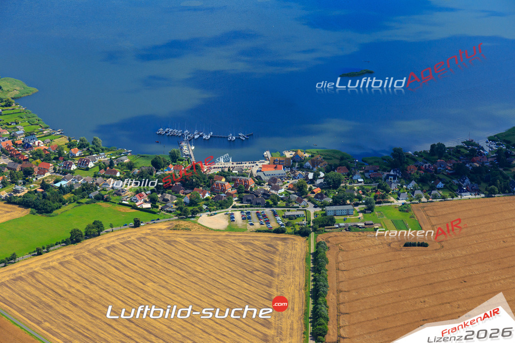 Die Luftaufnahme der Stadt Breege wurde vom UL-Flugzeug heraus erstellt ( keine Drohne )- hohe Auflösung für beste Qualität