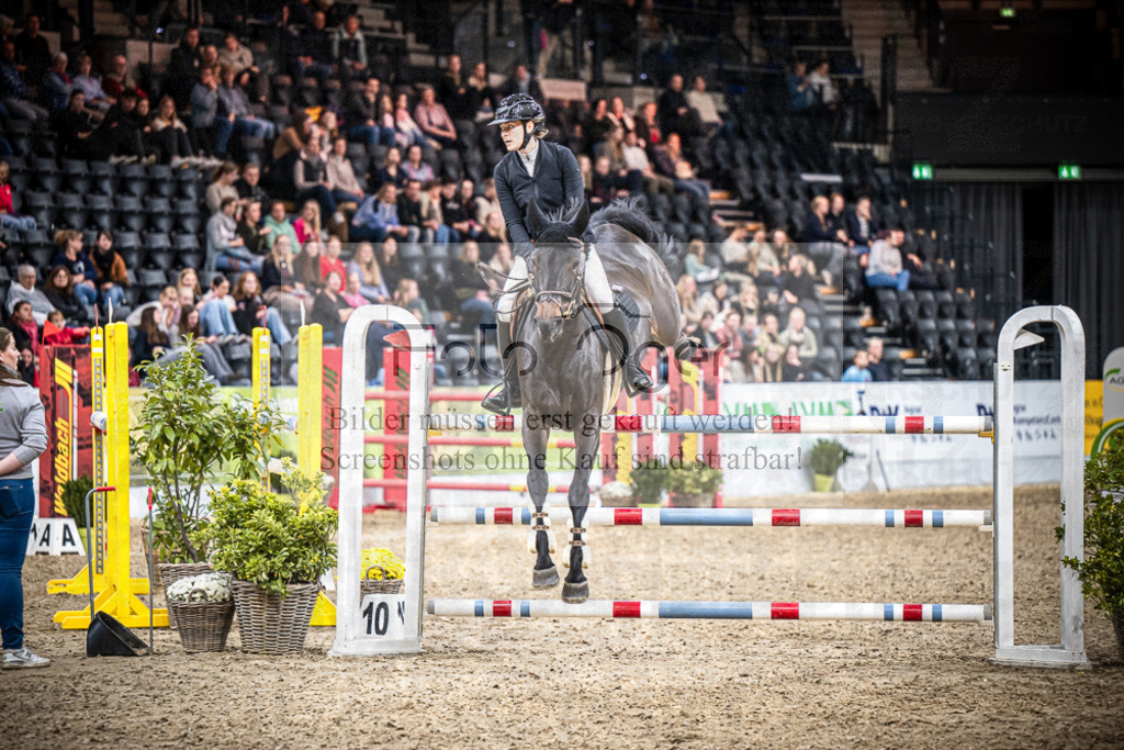 DOS_3181 | Entdecke hochwertige Reitturnierfotos von Foto Oger. Professionell, emotional und authentisch – jetzt Lieblingsmomente im Shop bestellen.Deutschlandweite Turnierfotografie. - Realisiert mit Pictrs.com