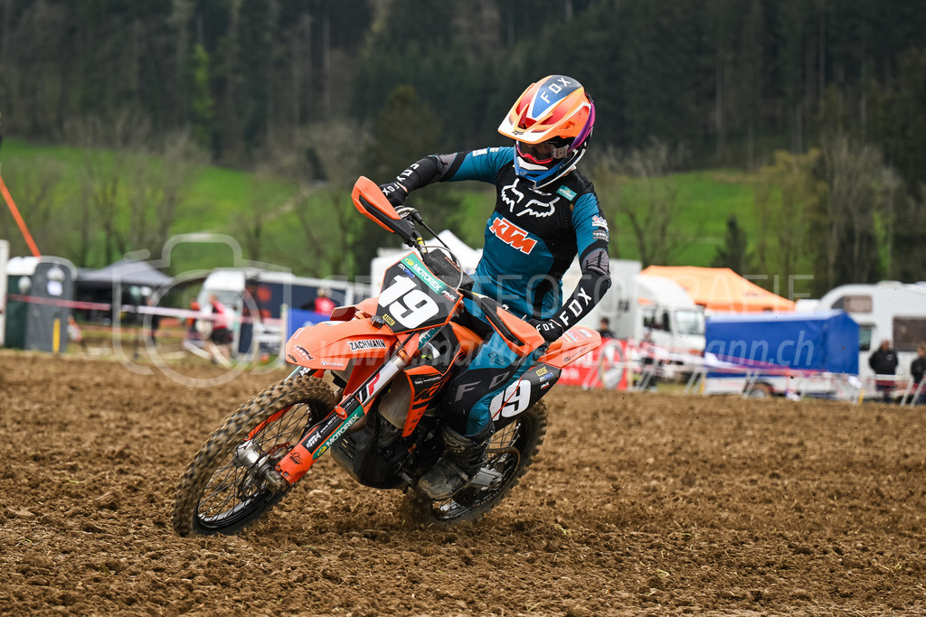 Motocross Schlatt bei Winterthur - 30. April 2023 | #19 Elsener Cyril aus Rafz (CH) auf KTM in der Kategorie ProRace Serie am Motocross Schlatt bei Winterthur, 30. April 2023. 
Instagram: @mx_schlatt | @mc_wila | @sam_schweiz
Bild: Sportfotografie Markus Aeschimann | www.markus-aeschimann.ch - Realisiert mit Pictrs.com