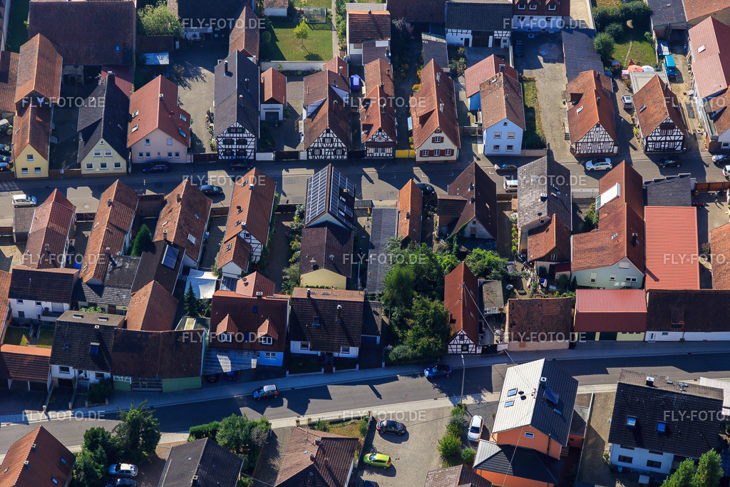 Juststraße und Rheinstr | Luftbild: Juststraße und Rheinstr in Kandel im Bundesland Rheinland-Pfalz in Deutschland. Foto: IMG_094917.jpg vom 24.09.2016 durch Werner Riehm/FLY-FOTO.de - Realisiert mit Pictrs.com