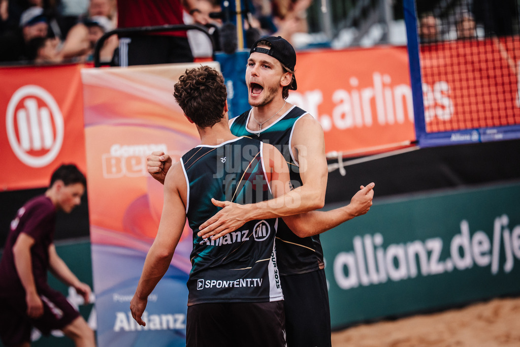 Beachvolleyball | Männer | Allianz German Beach Tour 2025 | Tourstop München | 11.07.2025 | v.l. Lui Wüst und Paul Henning jubeln