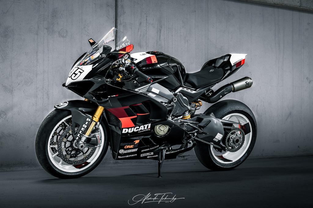 Ducati Panigale V4S | Entdecken Sie die faszinierende Welt von Alexander Tschuncky Arts: Kreative Fotografie, atemberaubende Automobilkunst und hochwertiger Bilderdruck. Lassen Sie sich inspirieren! - Realisiert mit Pictrs.com