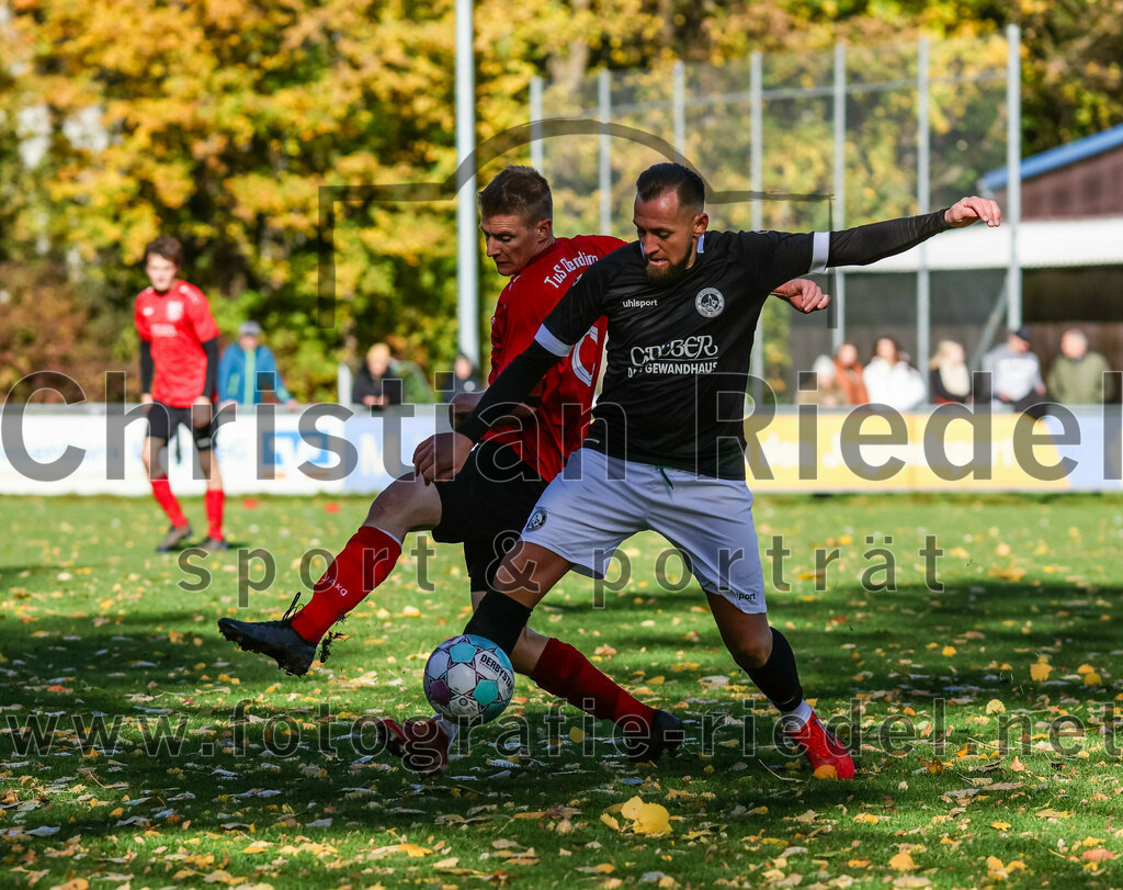 2023-11-05_021_FC_Herzogstadt_gegen_TuS_Oberding | Erding, Deutschland, 05.11.2023:
Fußball, Kreisklasse 2023 / 2024, 14. Spieltag, FC Herzogstadt gegen TuS Oberding, Endergebnis: 4:5

Markus Holzmann (TuS Oberding, #6), Attila Lanzendorfen (FC Herzogstadt, #17)

Foto: Christian Riedel / fotografie-riedel.net