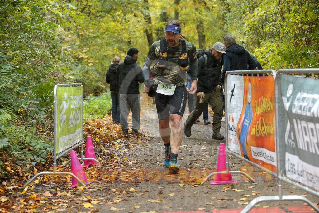 251026_1336_EX1_3739 | Sportfotografie im Rhein-Sieg Kreis, Köln, Bonn, NRW, Rheinland Pfalz, Hessen, etc. Unser Tätigkeitsfeld umfasst den Laufsport vom Volkslauf über den Marathon, Duathlon, Triathon bis zum Ultralauf wie Kölnpfad Ultra oder Schindertrail.
