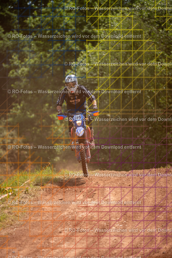 Wolfshausen 5 Lauf -237 | Sportfotografie von RO-Fotos: Motorsport, Motocross, Enduro, Laufveranstaltungen und Triathlon. Professionelle Fotos von Sportlern und Events. - Realisiert mit Pictrs.com