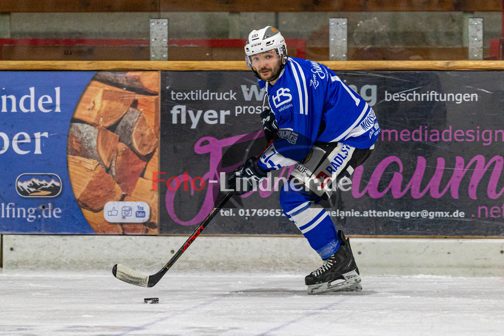 Achtelfinale Spiel 1 SC Forst vs EV Pegnitz ICE DOGS | Eishockey Landesliga Playoffs 2023/2024, Achtelfinale Spiel 1 SC Forst vs EV Pegnitz ICE DOGS, 20240218,
Marco MOOSLECHNER (Nature Boyz 17) in Aktion,
2024-02-18 in Peißenberg (Eisstadion)
17 Marco MOOSLECHNER (Nature Boyz 17)
Copyright: WolfgangxLindner foto-lindner.de