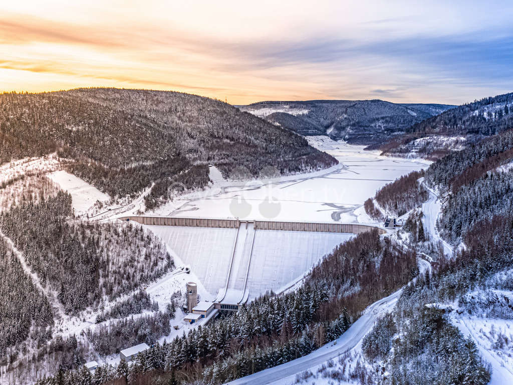 Talsperre Lichte im Winter | Luftbilder, Drohnenbilder, Oberfranken, Bayern, Kronach, Lichtenfels, Kulmbach, Thüringen, Frankenwald, Thüringerwald - Realisiert mit Pictrs.com