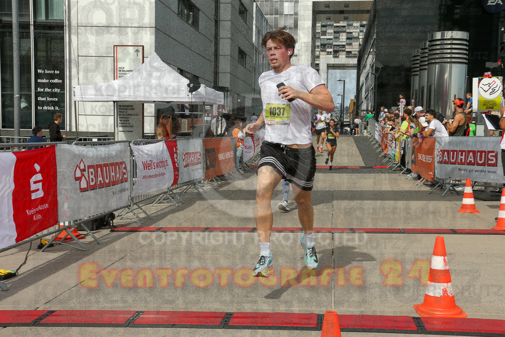 250920_1327_EX1_4680 | Sportfotografie im Rhein-Sieg Kreis, Köln, Bonn, NRW, Rheinland Pfalz, Hessen, etc. Unser Tätigkeitsfeld umfasst den Laufsport vom Volkslauf über den Marathon, Duathlon, Triathon bis zum Ultralauf wie Kölnpfad Ultra oder Schindertrail.