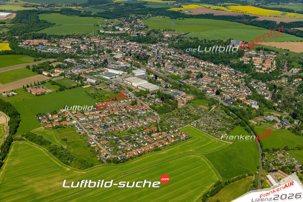 Das Luftbild der Stadt Hainichen wurde 2022 vom Flugzeug heraus erstellt (keine Drohnen-Aufnahmen) Aufnahmehöhe ca.450 Meter- hohe Bildauflösung und Druck-Qualität. Garantiert!