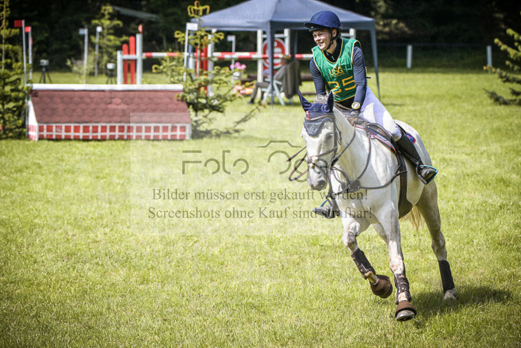 DOS_9420 | Entdecke hochwertige Reitturnierfotos von Foto Oger. Professionell, emotional und authentisch – jetzt Lieblingsmomente im Shop bestellen.Deutschlandweite Turnierfotografie. - Realisiert mit Pictrs.com