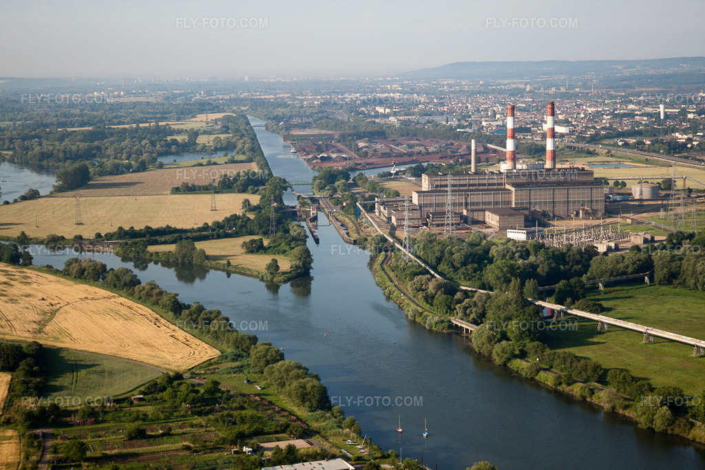 Aerial view: Power plant on the Moselle in Richemont in the state Moselle, France. – Photo: IMG_29548.jpg taken on 06/27/2010 by Werner Riehm/FLY-FOTO.com – Resolution of the original: 4752 x 3168 px