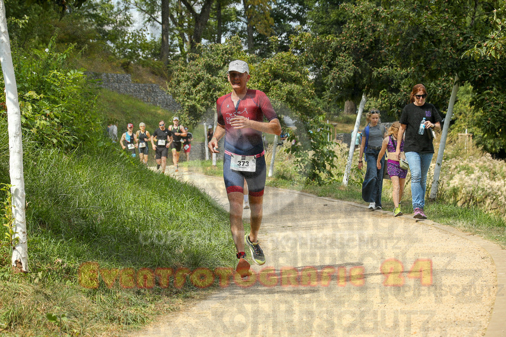 250824_1341_EX1_3264 | Sportfotografie im Rhein-Sieg Kreis, Köln, Bonn, NRW, Rheinland Pfalz, Hessen, etc. Unser Tätigkeitsfeld umfasst den Laufsport vom Volkslauf über den Marathon, Duathlon, Triathon bis zum Ultralauf wie Kölnpfad Ultra oder Schindertrail.