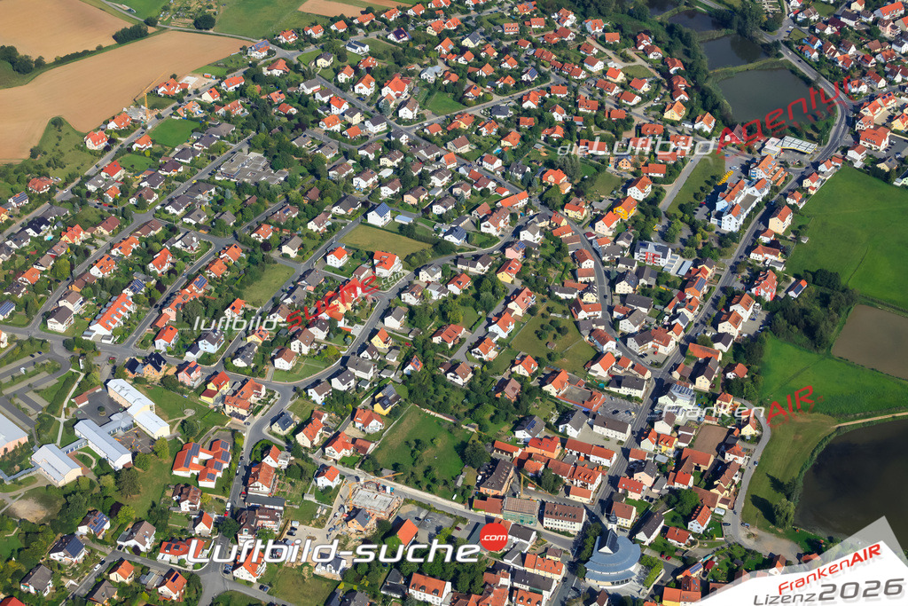 Die Luftaufnahme der Stadt Stegaurach wurde vom UL-Flugzeug heraus erstellt ( keine Drohne )- hohe Auflösung für beste Qualität