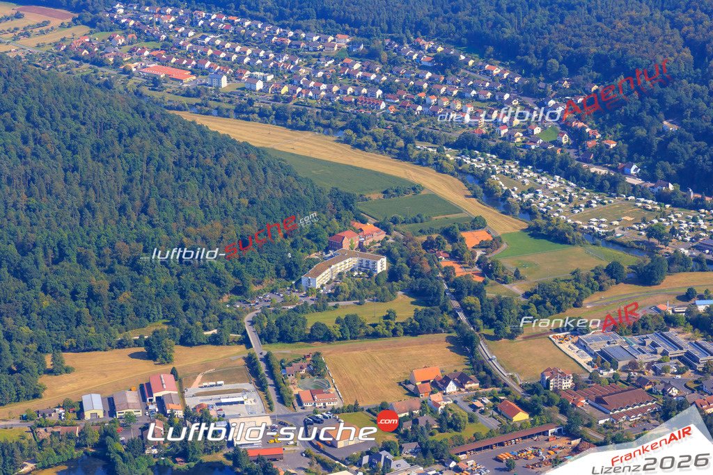 Die Luftaufnahme der Stadt Gemünden am Main wurde vom UL-Flugzeug heraus erstellt ( keine Drohne )- hohe Auflösung für beste Qualität