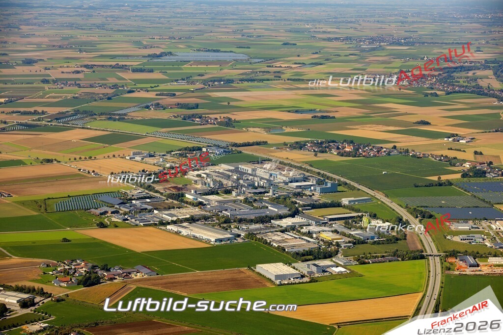 Das Luftbild zeigt : Industriegebiet Plattling - Die Luftaufnahme wurde 2023 vom UL-Flugzeug aus erstellt ( keine Drohne ) - Hochauflösende Luftaufnahme - Für grossformatige Ausdrucke geeignet. Die Geschenkidee !Mit Lizenz und Bildrechte bestellbar