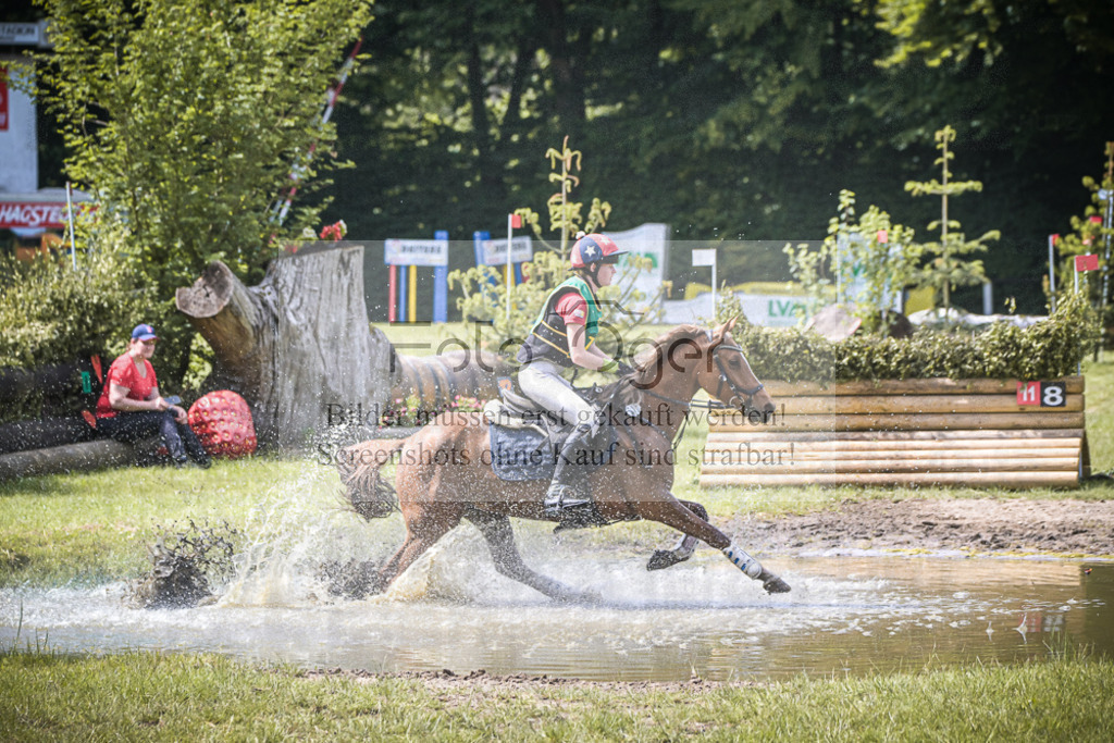 DOS_8146 | Entdecke hochwertige Reitturnierfotos von Foto Oger. Professionell, emotional und authentisch – jetzt Lieblingsmomente im Shop bestellen. - Realisiert mit Pictrs.com