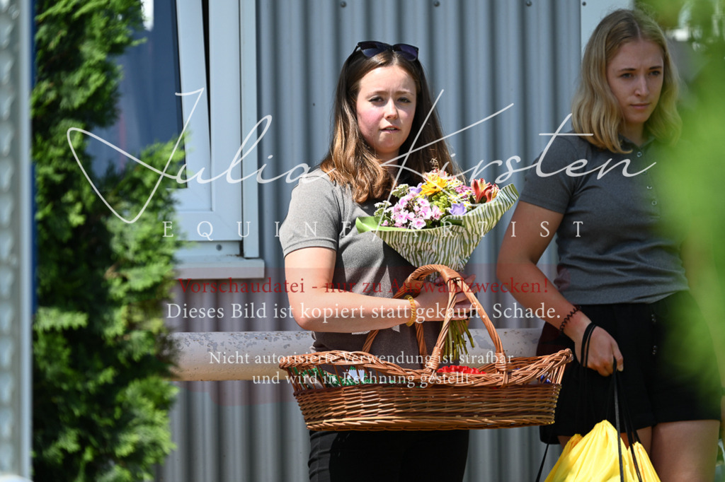 DSC_9908 | Pferde- und Turnierfotografie in Westsachsen. Pferdeportraits, Auftragszeichnungen und intuitive Kunst.