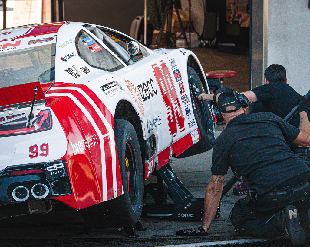 EURONASCAR OSCHERSLEBEN | Exklusive Motorsport-Fotografie aus Leipzig von TXO Media – für Rennfahrer, Teams & Sponsoren. Sausemuth liefert starke Bilder, die Emotion zeigen. Jetzt buchen & glänzen! - Realisiert mit Pictrs.com