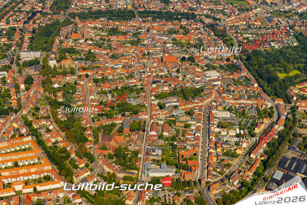 Schrägluftbild  Stadtkern  Stendal - Das Luftbild wurde 2025 vom UL-Flugzeug heraus erstellt (ohne Drohne- keine Drohnenaufnahme ) - Hochauflösende Luftaufnahme -Nicht vergleichbar mit Google Maps oder Satelittenbilder- Die Geschenkidee !Mit Lizenz und Bildrechte bestellbar