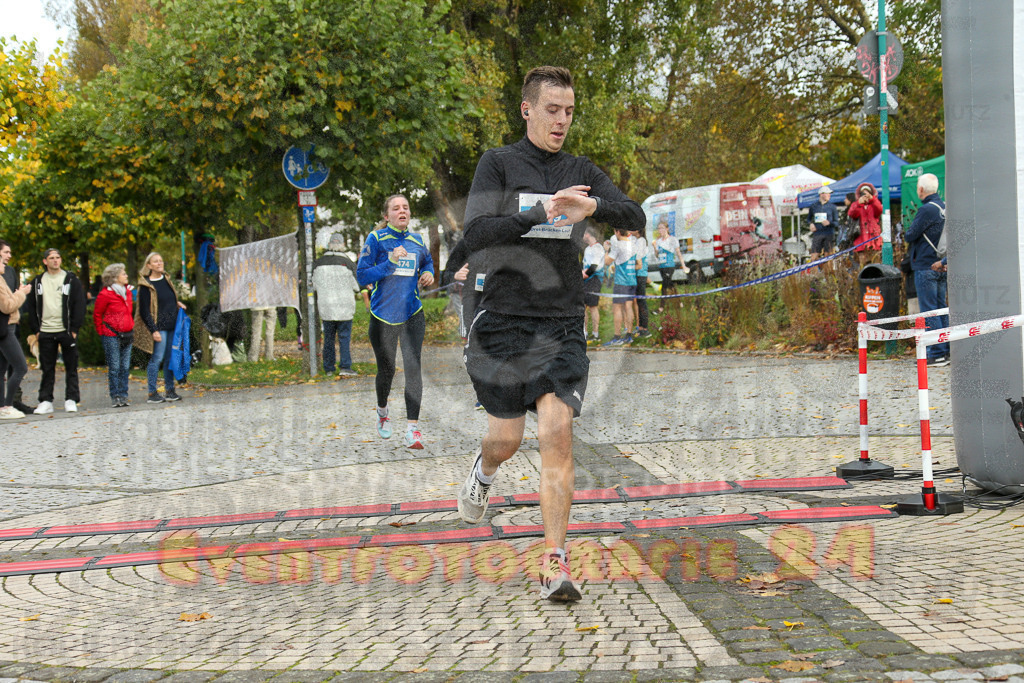 241020_1014_EX1_8354 | Sportfotografie im Rhein-Sieg Kreis, Köln, Bonn, NRW, Rheinland Pfalz, Hessen, etc. Unser Tätigkeitsfeld umfasst den Laufsport vom Volkslauf über den Marathon, Duathlon, Triathon bis zum Ultralauf wie Kölnpfad Ultra oder Schindertrail.