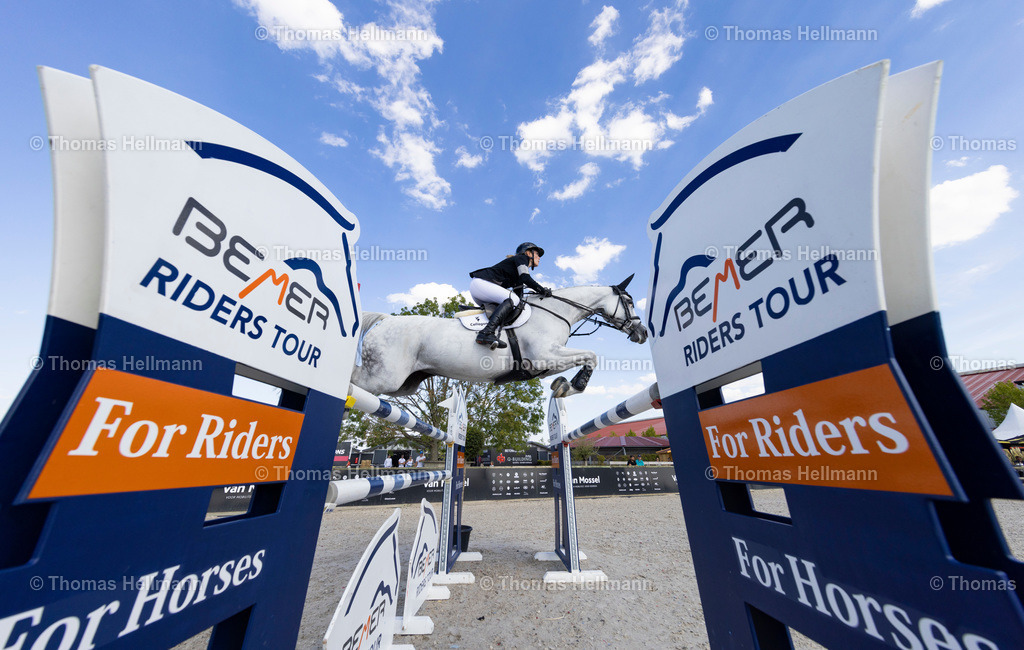 377 Cornela (GER) Janne Friederike Meyer-Zimmermann_023 | 377 Cornela (GER) Janne Friederike Meyer-Zimmermann beim CSI Azelhof 2022 am 02.09.22 in Lier, Azelhof
