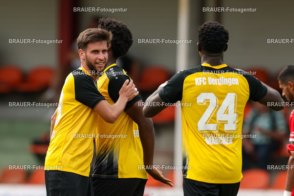 1_SVSKFC_20250726_1361.JPG -  - SV Schermbeck - KFC Uerdingen  - Testspiel | Schermbeck, Deutschland, 26.07.25: Mohammed Yasin Benslaiman Benktib (KFC Uerdingen) Torjubel, jubelt mit seiner Mannschaft nach dem Treffer zum 0:4 während des Testspiel Spiels zwischen SV Schermbeck - KFC Uerdingen  in der Volksbank Arena am 26. July 2025 in Schermbeck, Deutschland. (Foto von Stefan Brauer/Brauer-Fotoagentur)