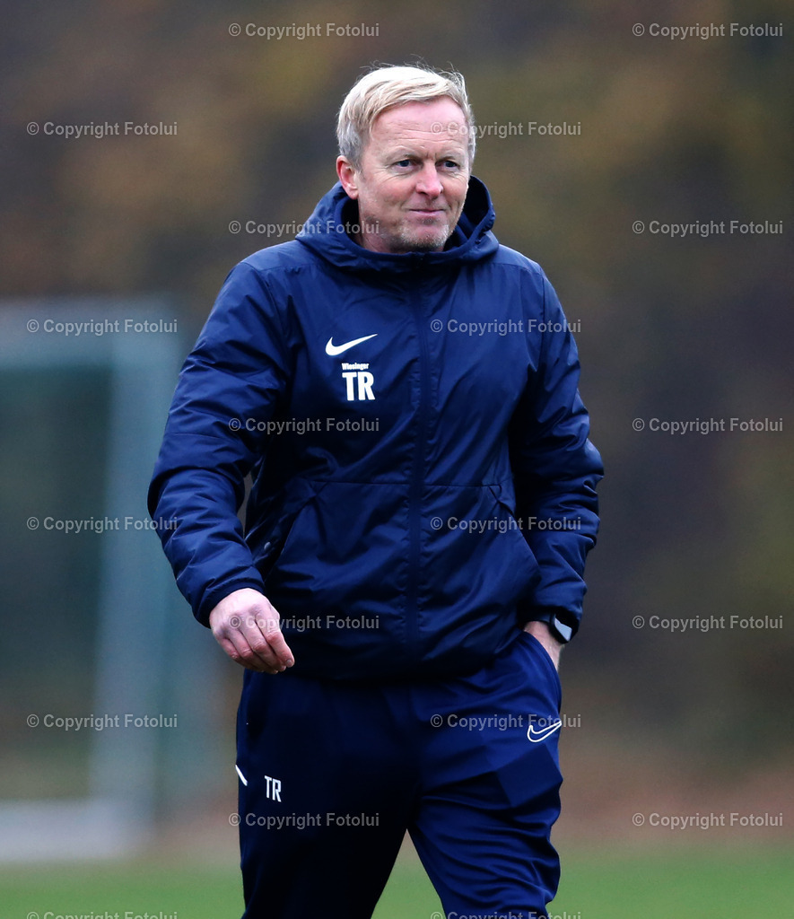 A_LUI_08112025_16 | SPORT FUSSBALL LT1 OOE LIGA ASKOE OEDT 1B-UNION ST.MARTIN/MUEHLKREIS 08.11.2025 IM BILD: (TRAINER PETER WIESINGER  (ST.MARTIN)FOTO:FOTLUI