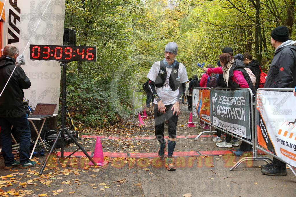 251026_1311_EX1_2775 | Sportfotografie im Rhein-Sieg Kreis, Köln, Bonn, NRW, Rheinland Pfalz, Hessen, etc. Unser Tätigkeitsfeld umfasst den Laufsport vom Volkslauf über den Marathon, Duathlon, Triathon bis zum Ultralauf wie Kölnpfad Ultra oder Schindertrail.