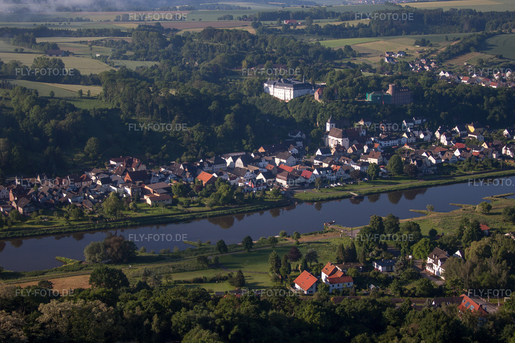 Luftbild: Benediktinerinnenabtei vom Heiligen Kreuz Herstelle im Ortsteil Herstelle in Beverungen im Bundesland Nordrhein-Westfalen in Deutschland. Foto: IMG_65602.jpg vom 25.05.2014 durch Werner Riehm/FLY-FOTO.de